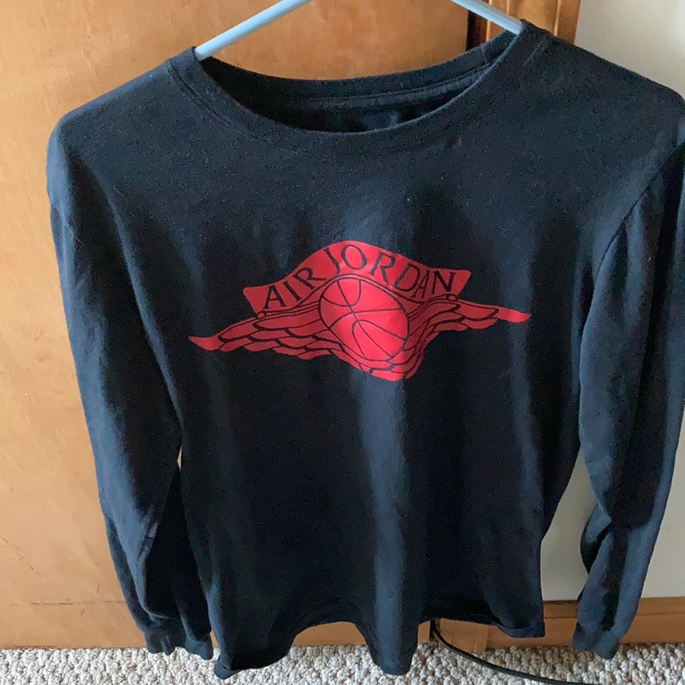 Jordan retro shirt.